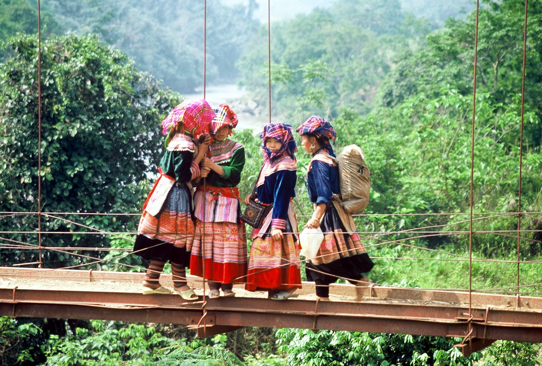 Flower Hmong Girls Sapa - Vietnam Tours